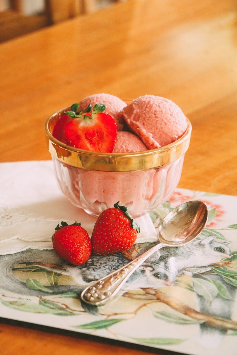 Vegan Strawberry Frozen Yogurt (GlutenFree & SoyFree)